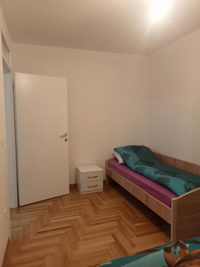 Rooms Near The Airport Sarajevo Exterior photo