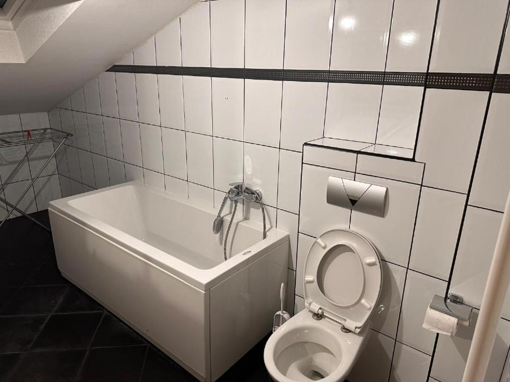 Rooms Near The Airport Sarajevo Exterior photo